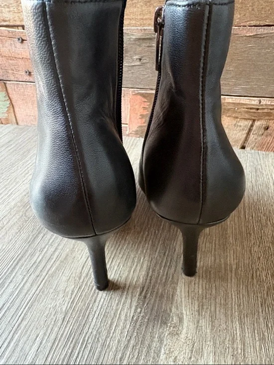 Vince Camuto Black Pointed-Toe Leather Ankle Booties with Side Zip - Picture 4 of 5